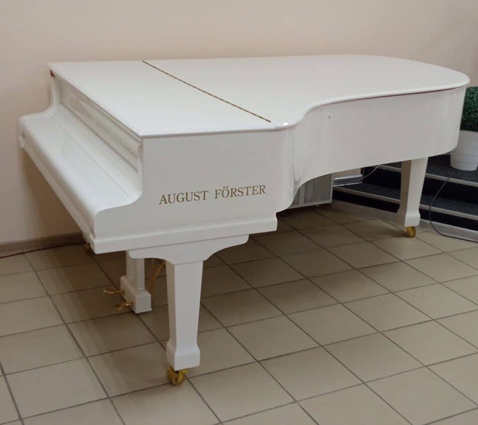 Малий концертний рояль August Förster 215 см