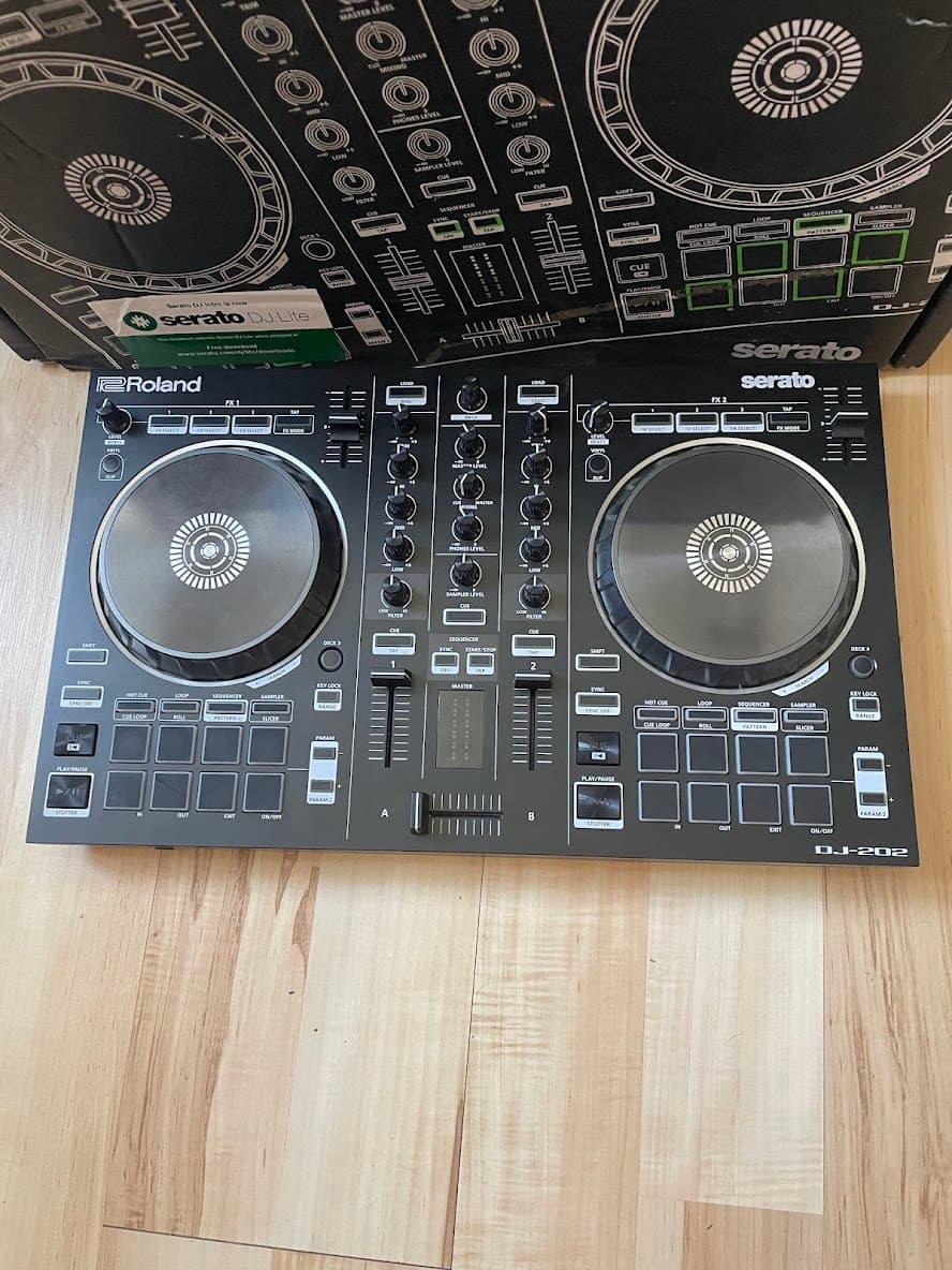 DJ-контроллер Roland DJ-202 5