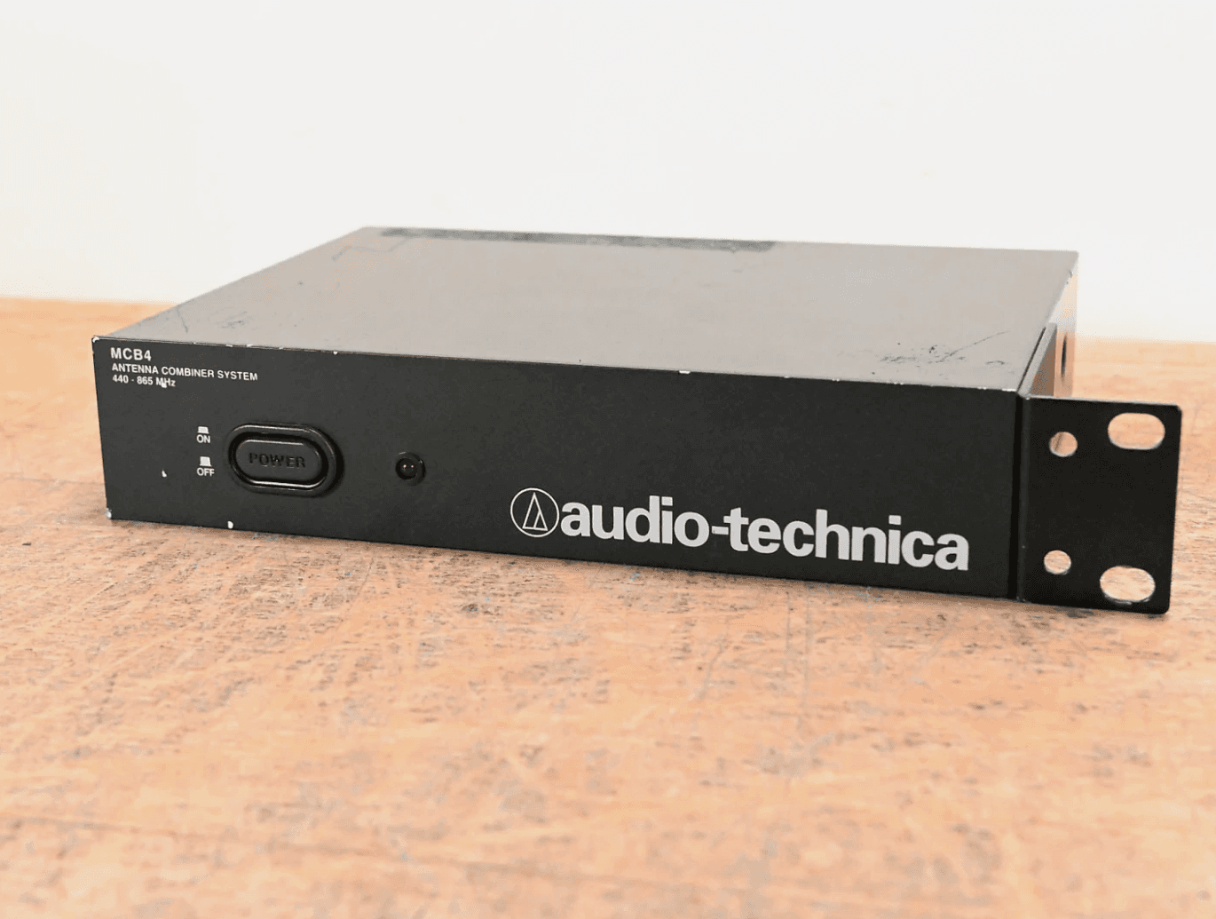 Антений комбайнер Audio-Technica MCB4 IEM Combiner