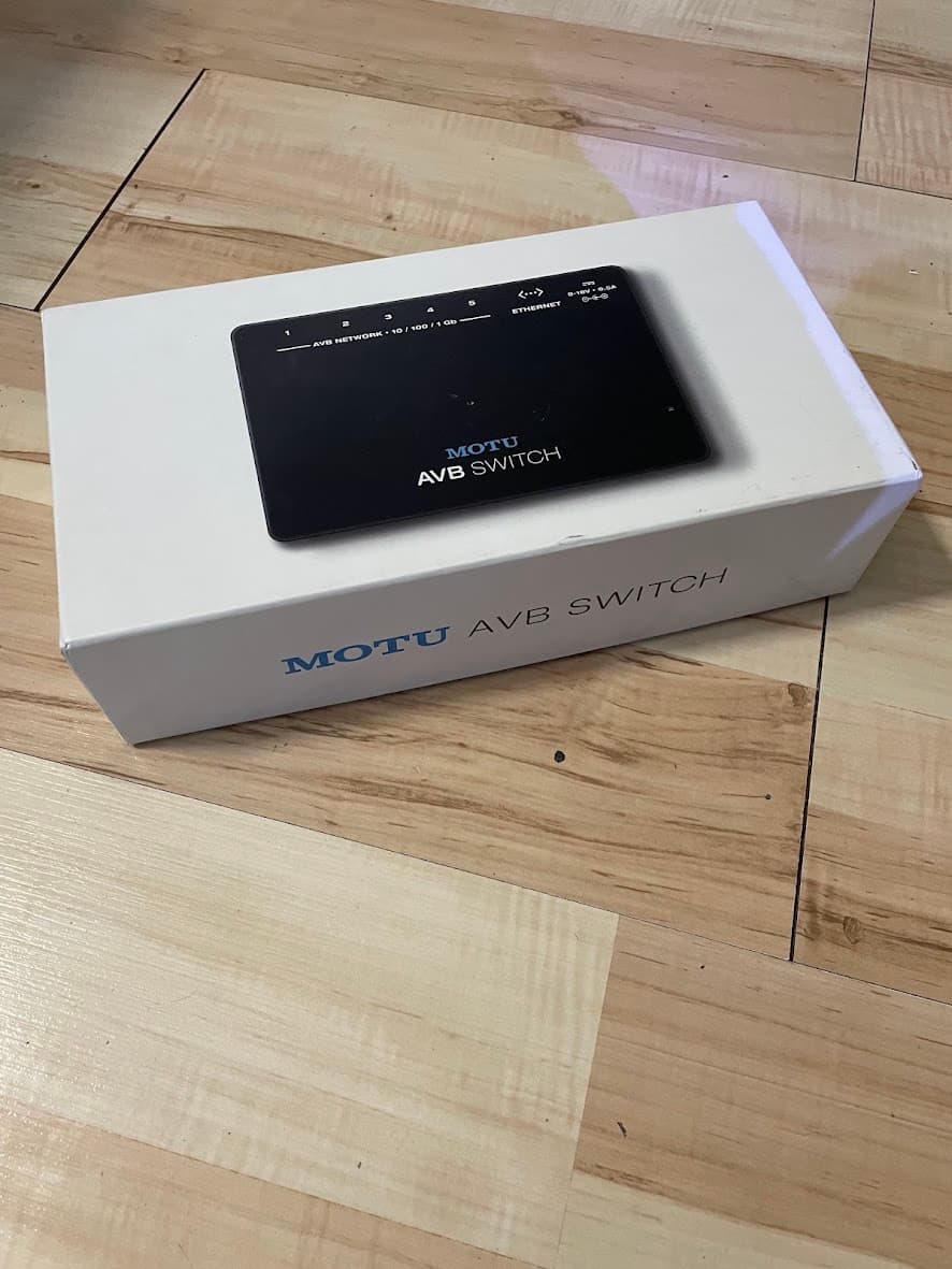 AVB-комутатор MOTU AVB Switch